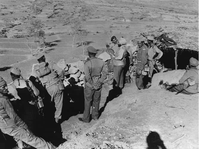 A file photo of Indian soldiers in a makeshift fort facing Chinese troops in the Ladakh region during border clashes between India and China in November 1962. (Getty Images)</em)