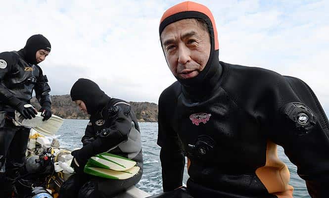 The 57-year-old bus driver started taking scuba diving lessons in November to find his wife who is still missing after the 3/11 tsunami. (AFP photo) The 57-year-old bus driver started taking scuba diving lessons in November to find his wife who is still missing after the 3/11 tsunami. (AFP photo)