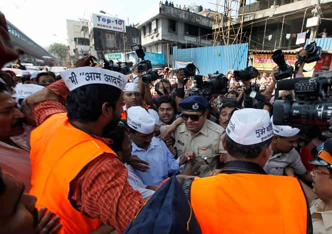 Chaos following Aam Aadmi Party leader Arvind Kejriwal's arrival in Mumbai where the party chief is campaigning for party candidates ahead of Lok Sabha polls. (Satish Bate/HT Photo)</em) Chaos following Aam Aadmi Party leader Arvind Kejriwal's arrival in Mumbai where the party chief is campaigning for party candidates ahead of Lok Sabha polls. (Satish Bate/HT Photo)</em)