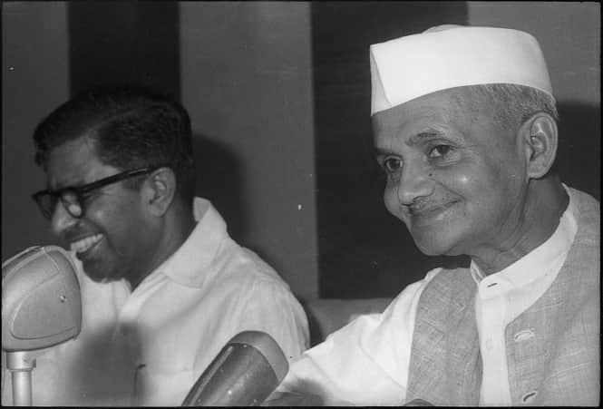 A file photo of Prime Minister Lal Bahadur Shastri. (HT photo)</em)