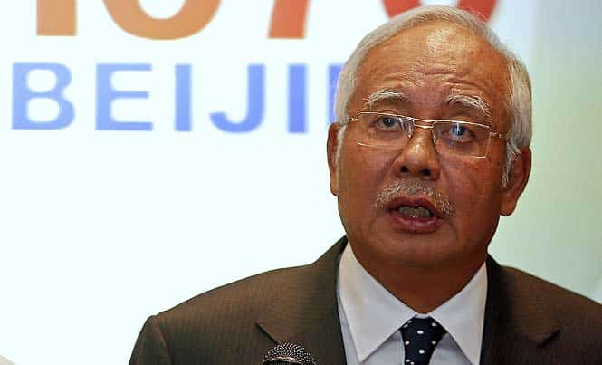 Malaysian PM Najib Razak addresses reporters about the missing Malaysia Airlines flight MH370 at Kuala Lumpur International Airport. (Reuters Photo)</strong) Malaysian PM Najib Razak addresses reporters about the missing Malaysia Airlines flight MH370 at Kuala Lumpur International Airport. (Reuters Photo)</strong)