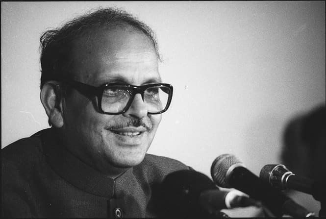 A file photo of prime minister VP Singh who just returned from USSR. (HT photo/Virendra Prabhakar)</em)