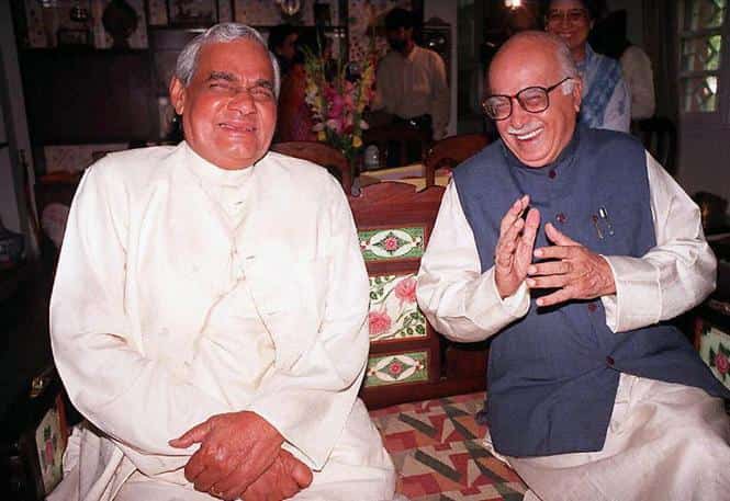 A file photo of BJP leaders Atal Bihari Vajpayee (L) and LK Advani seated together in New Delhi. (AFP photo)</em)