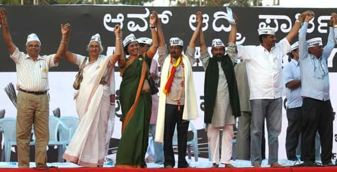 AAP leader Arvind Kejriwal with party candidates in Bengaluru during an election rally for the Lok Sabha polls. (PTI photo)</strong) AAP leader Arvind Kejriwal with party candidates in Bengaluru during an election rally for the Lok Sabha polls. (PTI photo)</strong)