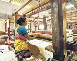 A weaver at work at Balaramapuram (Vivek R Nair/HT photo)</em) A weaver at work at Balaramapuram (Vivek R Nair/HT photo)</em)