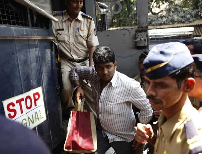 Kasim Bengali along with 3 accused convicted in Shakti Mill rape case brought to Arthur Road Jail in Mumbai. (HT Photo/Anshuman Poyrekar)</em) Kasim Bengali along with 3 accused convicted in Shakti Mill rape case brought to Arthur Road Jail in Mumbai. (HT Photo/Anshuman Poyrekar)</em)