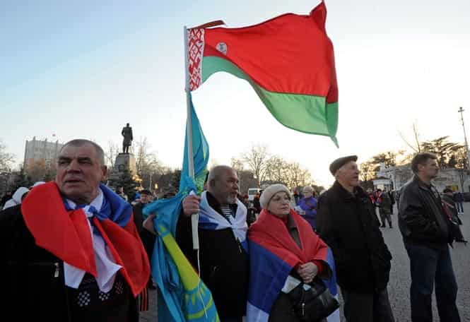 Pro-Russian activists hold the flags of Russia, Kazakhstan and Belarus during a gathering in Sevastopol. (AFP photo)</strong) Pro-Russian activists hold the flags of Russia, Kazakhstan and Belarus during a gathering in Sevastopol. (AFP photo)</strong)
