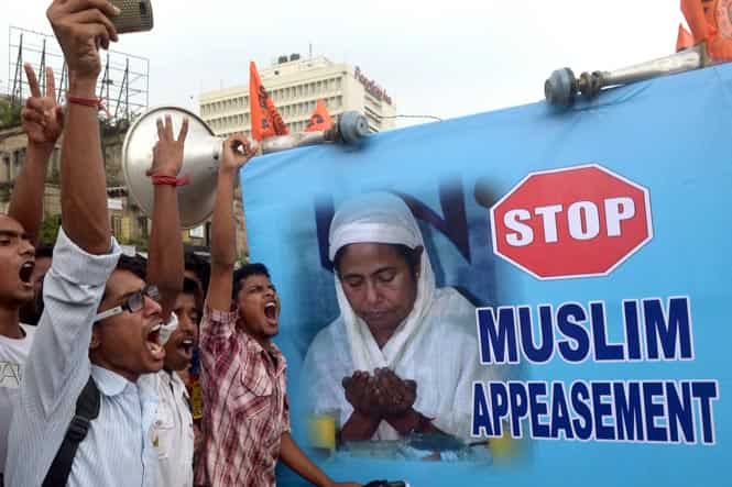 In 2011, TMC ended Left’s 34-year-old rule in Bengal riding on support, including that from Muslims, against the backdrop of the Singur and Nandigram land movements. (HT Photo)</strong) In 2011, TMC ended Left’s 34-year-old rule in Bengal riding on support, including that from Muslims, against the backdrop of the Singur and Nandigram land movements. (HT Photo)</strong)