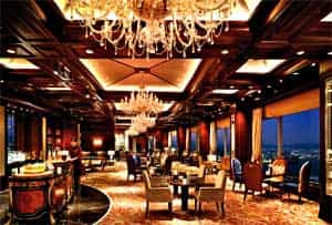 A good deal: The Island Shangri-La has large, comfortable, sun-filled rooms and efficient service. The overall experience was quite superior (Photo: Getty images)</strong> 
</div)