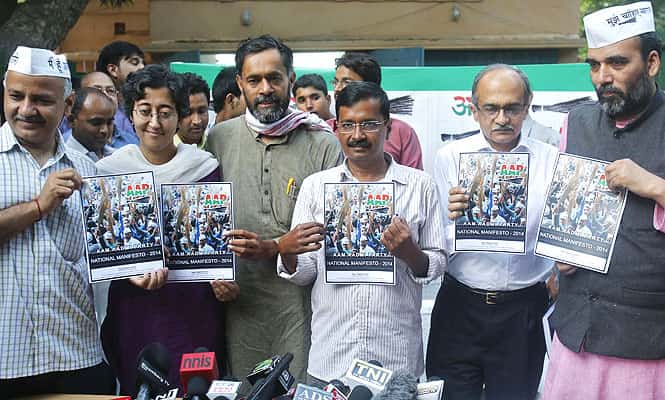 Delhi's former chief minister and Aam Aadmi Party chief Arvind Kejriwal, accompanied by his other party members, hold their party's manifesto ahead of the general election in New Delhi. (Reuters photo)
</div) Delhi's former chief minister and Aam Aadmi Party chief Arvind Kejriwal, accompanied by his other party members, hold their party's manifesto ahead of the general election in New Delhi. (Reuters photo)
</div)