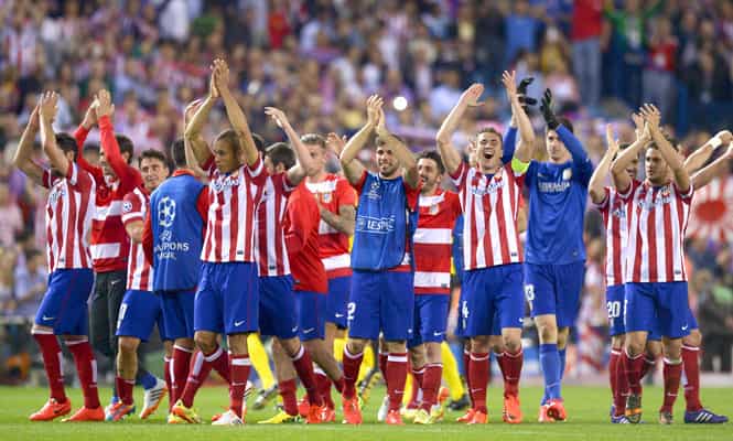 Atletico Madrid's players celebrate after the UEFA Champions League quarter final football match Club Atletico de Madrid vs Barcelona at the Vicente Calderon stadium in Madrid. (AFP photo) 
</div)