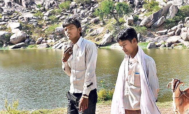 Rakesh whose father Bhagwat Prajapati had died of hunger at the family home in Nehri village, Banda. (Mohd Zakir/HT photo)</em>
</div) Rakesh whose father Bhagwat Prajapati had died of hunger at the family home in Nehri village, Banda. (Mohd Zakir/HT photo)</em>
</div)
