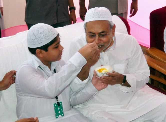 There is a talk that JD(U) could get the support of minorities only where UPA candidadets are considered 'weak'. (HT Photo)</strong) There is a talk that JD(U) could get the support of minorities only where UPA candidadets are considered 'weak'. (HT Photo)</strong)
