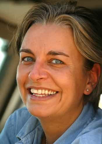 In this photo from 2003, Associated Press photographer Anja Niedringhaus poses in Jerusalem. (AP Photo)</em>
</div) In this photo from 2003, Associated Press photographer Anja Niedringhaus poses in Jerusalem. (AP Photo)</em>
</div)