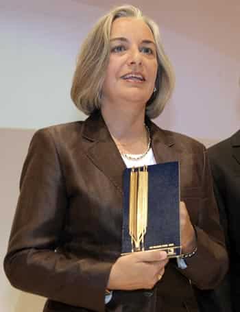In this photo from May 2008, Associated Press photographer Anja Niedringhaus holds the media award ceremony "Goldene Feder" in Hamburg, Germany. (AP Photo)</em>
</div) In this photo from May 2008, Associated Press photographer Anja Niedringhaus holds the media award ceremony "Goldene Feder" in Hamburg, Germany. (AP Photo)</em>
</div)
