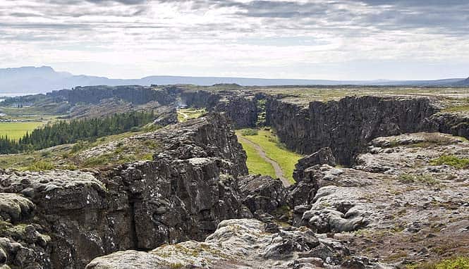 Certain scenes of GOT were shot in Iceland, primarily in the Thingvellir National Park, one of the country's key historic, cultural and geological sites. (Photo: shutterstock.com)</font></strong)