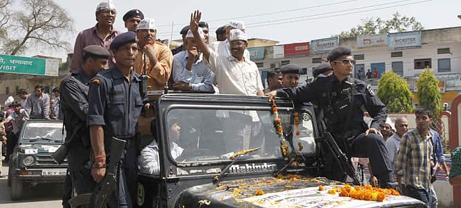AAP Leader Arvind Kejriwal on his way to filing his nomination for Lok Sabha elections in Varanasi in Uttar Pradesh. (HT Photo by Arvind Yadav) 
</div)