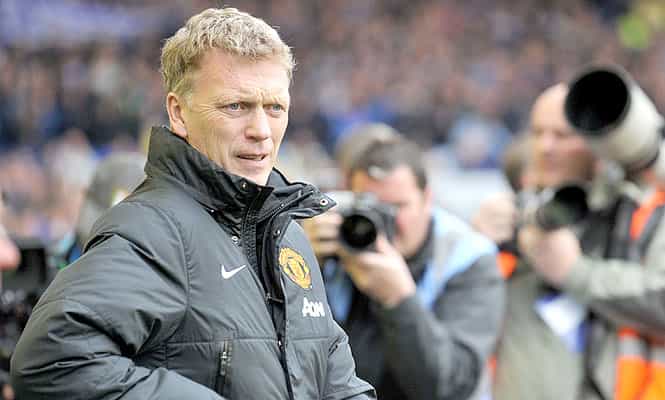 A file picture shows Manchester United's Scottish manager David Moyes holding up a club shirt during a photocall at Old Trafford in Manchester. (AFP photo)</em>
</div) A file picture shows Manchester United's Scottish manager David Moyes holding up a club shirt during a photocall at Old Trafford in Manchester. (AFP photo)</em>
</div)