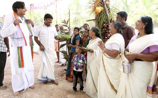 Congress candidate Shashi Tharoor visits the Perumonn Sri Mahavishnu Temple at Kazhakootam, in Thiruvananthpuram. Tharoor is seeking a second term from Thiruvananthpuram. (Vivek R Nair/ HT photo) Congress candidate Shashi Tharoor visits the Perumonn Sri Mahavishnu Temple at Kazhakootam, in Thiruvananthpuram. Tharoor is seeking a second term from Thiruvananthpuram. (Vivek R Nair/ HT photo)
