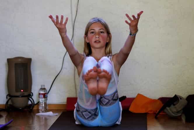 Twelve-year-old certified yoga instructor Jaysea DeVoe teaches her yoga class at the Bergamot Spa in Encinitas, California. (Reuters photo)</em) Twelve-year-old certified yoga instructor Jaysea DeVoe teaches her yoga class at the Bergamot Spa in Encinitas, California. (Reuters photo)</em)