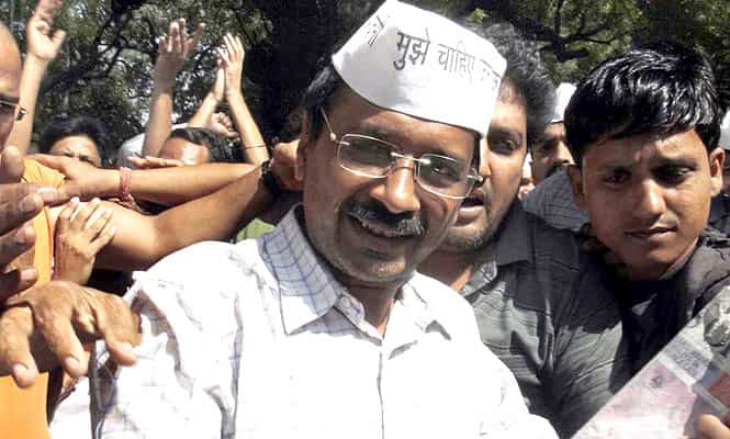 Arvind Kejriwal arrives at the dharna at Parliament Street in New Delhi. (HT photo/Mohd Zakir)
</div) Arvind Kejriwal arrives at the dharna at Parliament Street in New Delhi. (HT photo/Mohd Zakir)
</div)