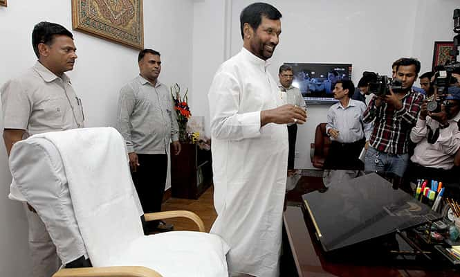 The white towel unveiling the symbol of Indian power politics