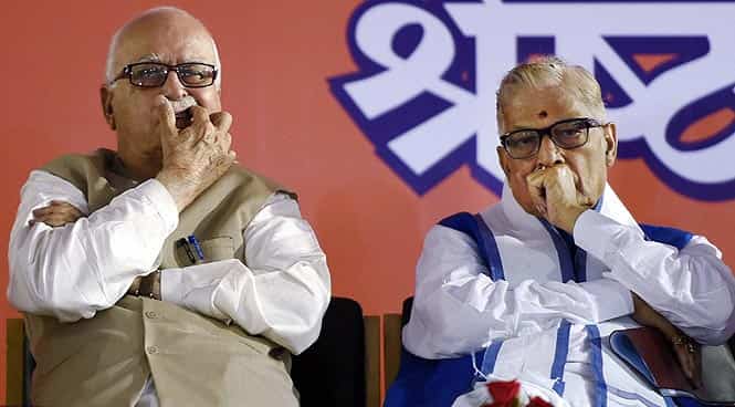 Bharatiya Janata Party senior leaders LK Advani and Murli Manohar Joshi at a function to felicitate Narendra Modi at the party headquarters in New Delhi. (PTI photo) 
</div)