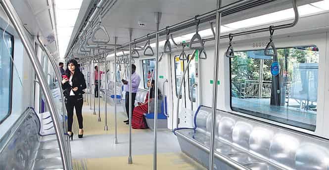 During a preview of the Mumbai Metro station and train, commuters take a look at the interiors of the train. The service will be operational from Sunday. (Kalpak Pathak/HT photo)</em> </div) During a preview of the Mumbai Metro station and train, commuters take a look at the interiors of the train. The service will be operational from Sunday. (Kalpak Pathak/HT photo)</em> </div)