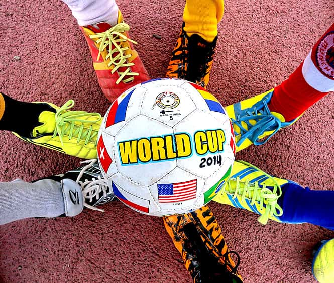 Indian football players pose for a picture during a training session in Bhopal (EPA Photo)</em)