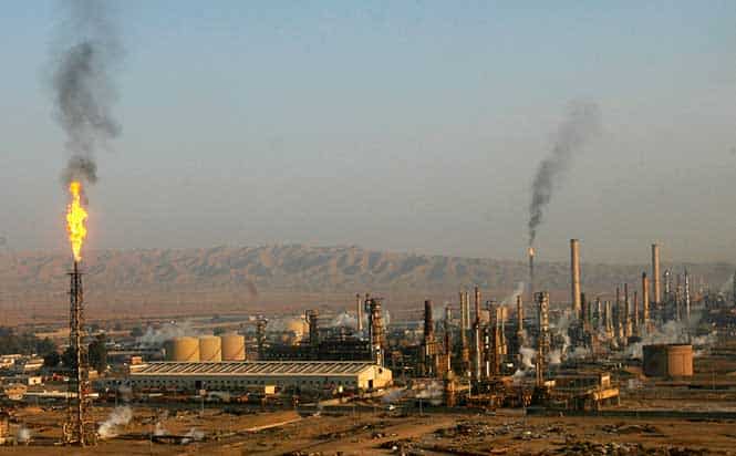 A general view of Baiji oil refinery, north of Baghdad in this January 21, 2009 file photo. (Reuters Photo)</em)