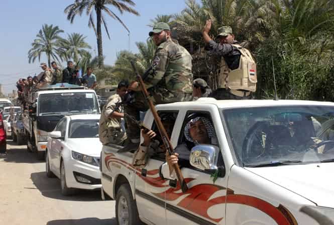 Volunteers, who have joined the Iraqi Army to fight against Sunni militant group Islamic State of Iraq and the Levant (ISIS), parade down a street in the city of Baquba. (Reuters)</em) Volunteers, who have joined the Iraqi Army to fight against Sunni militant group Islamic State of Iraq and the Levant (ISIS), parade down a street in the city of Baquba. (Reuters)</em)