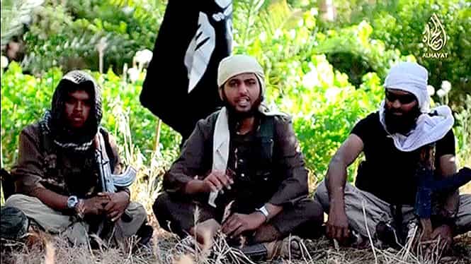 An Islamist fighter, identified as Abu Muthanna al-Yemeni from Britain (C), speaks in this still image taken undated video shot at an unknown location and uploaded to a social media website. (Reuters Photo)</em></font) An Islamist fighter, identified as Abu Muthanna al-Yemeni from Britain (C), speaks in this still image taken undated video shot at an unknown location and uploaded to a social media website. (Reuters Photo)</em></font)
