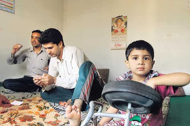 At the migrant colony in Sheikhpora, two or three Pandit families have to share a single home. (Virendra Singh Gosain/HT photo)
</div) At the migrant colony in Sheikhpora, two or three Pandit families have to share a single home. (Virendra Singh Gosain/HT photo)
</div)