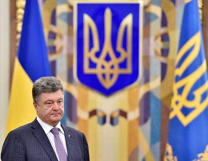Ukrainian President Petro Poroshenko arrives for a National Security and Defence Council sitting in Kiev. (AFP Photo)</em) Ukrainian President Petro Poroshenko arrives for a National Security and Defence Council sitting in Kiev. (AFP Photo)</em)
