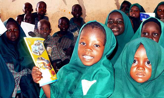 Children sit in a classroom of the Future Prowess Islamic Foundation School in the northeastern Nigerian city of Maiduguri. (AFP photo) 
</div)