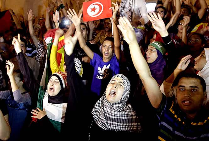 Pro-Palestine demonstrators shout slogans as they wave a Palestinian flag in protest against Israel's military action in Gaza, at Avenue Habib Bourguiba in Tunis. (Reuters photo)
</div) Pro-Palestine demonstrators shout slogans as they wave a Palestinian flag in protest against Israel's military action in Gaza, at Avenue Habib Bourguiba in Tunis. (Reuters photo)
</div)