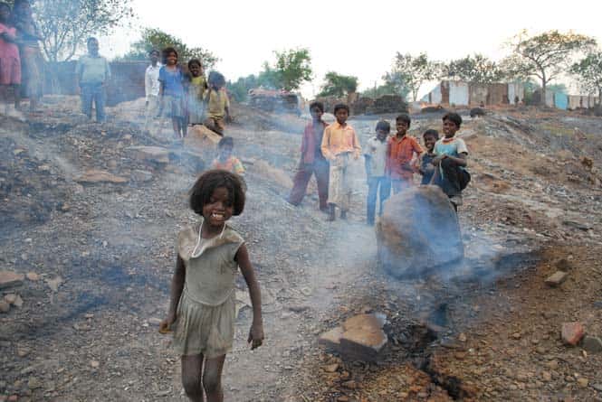 Gas coming out of the ground in Jharia coalfields of Dhanbad. (Bijay/HT photo)</em> 
</div)