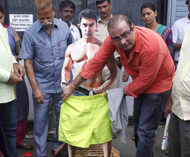 Cong MLA 'dresses up' Aamir Khan's PK Cong MLA 'dresses up' Aamir Khan's PK
