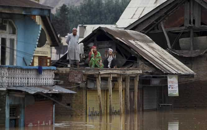 In 50 Pics This Happened When A Flood Ravaged J K In 2014 Latest