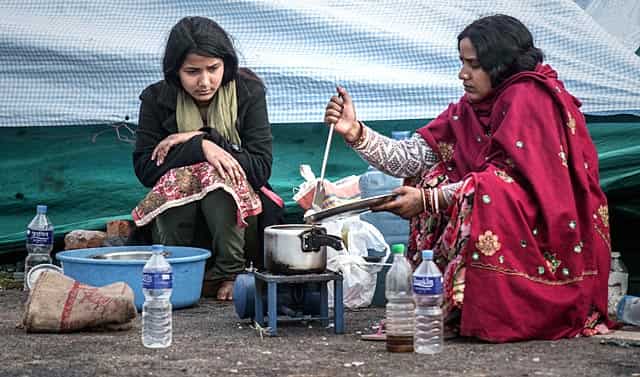 Earthquake survivors cook food at a shelter camp in Kathmandu on April 29, 2015. AFP Photo/Philippe Lopez Earthquake survivors cook food at a shelter camp in Kathmandu on April 29, 2015. AFP Photo/Philippe Lopez