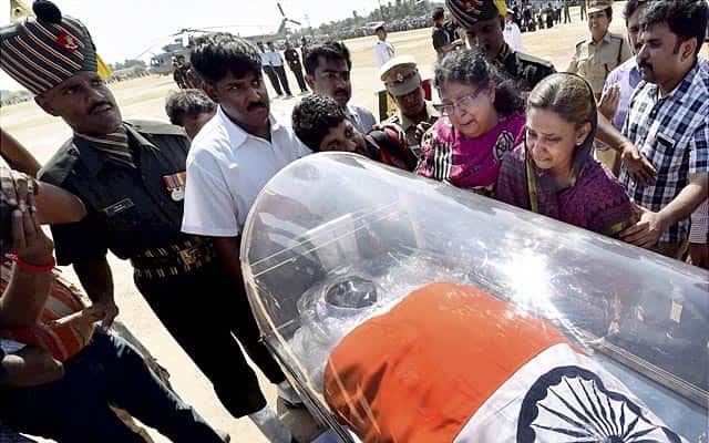Family members of Kalam grieve near his body at the Mandapam Helipad ground in Rameswaram on July 29, 2015. PTI Photo Family members of Kalam grieve near his body at the Mandapam Helipad ground in Rameswaram on July 29, 2015. PTI Photo