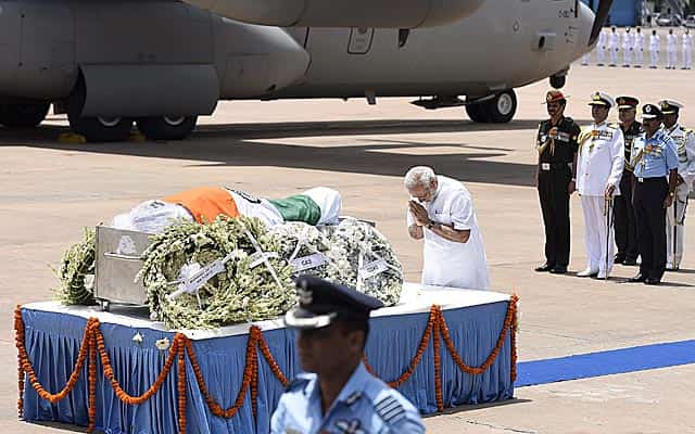 Prime Minister Narendra Modi pays his respect to Kalam during a ceremony at the Palam Airforce Station in New Delhi on July 28, 2015. (HT Photo/ Vipin Kumar) Prime Minister Narendra Modi pays his respect to Kalam during a ceremony at the Palam Airforce Station in New Delhi on July 28, 2015. (HT Photo/ Vipin Kumar)