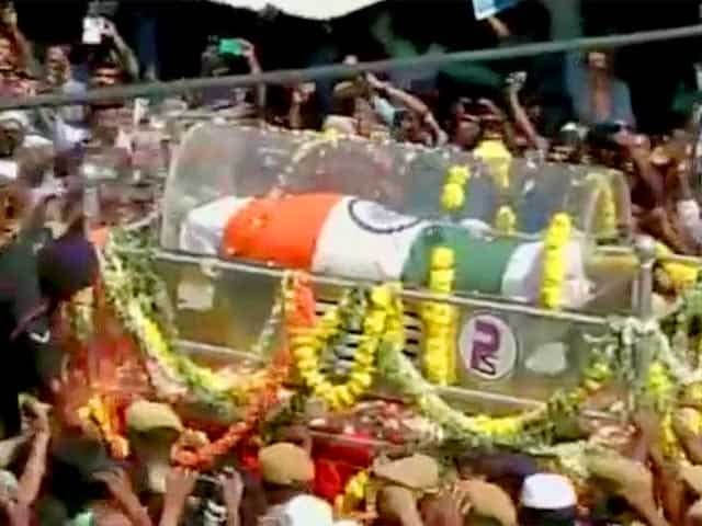 Last rites of former president APJ Abdul Kalam being held at Rameswaram, Tamil Nadu. (ANI Photo) Last rites of former president APJ Abdul Kalam being held at Rameswaram, Tamil Nadu. (ANI Photo)