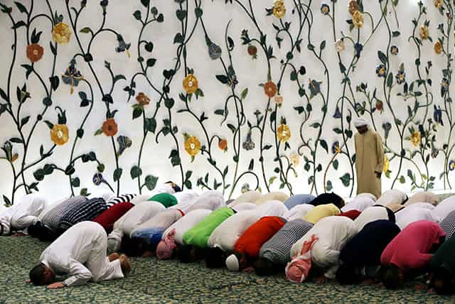 Muslims Getting Rashan During Ramzan, Muslim scholars talk about Islamic renewal | World News
