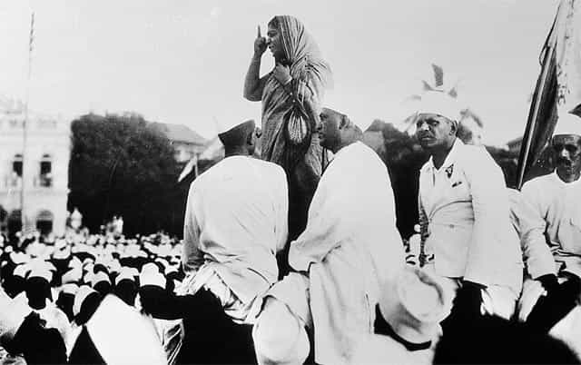 What did gandhi achieve through the salt march? picture