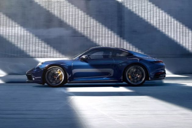 2021 Porsche 911 Turbo S Review: A New Benchmark for Sports Cars - Bloomberg