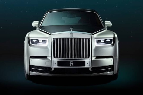 Review RollsRoyces Spectre Delivers a Smooth and Exhilarating Ride   Robb Report