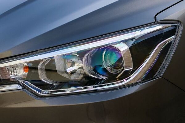 Toyota Rumion Headlight