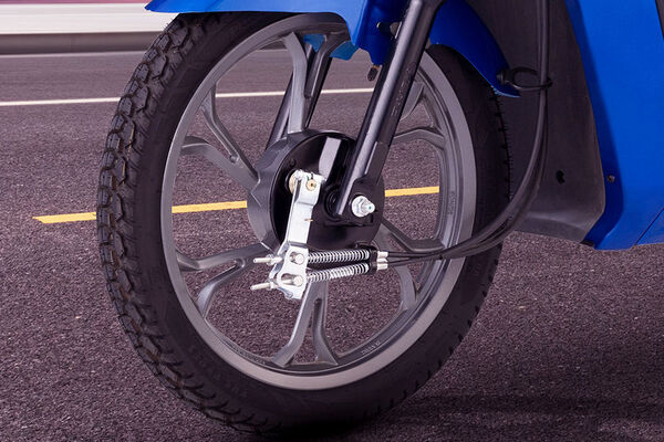 BGauss D15 Front Wheel View