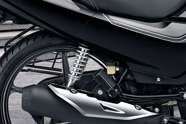 Hero Super Splendor XTEC Exhaust View